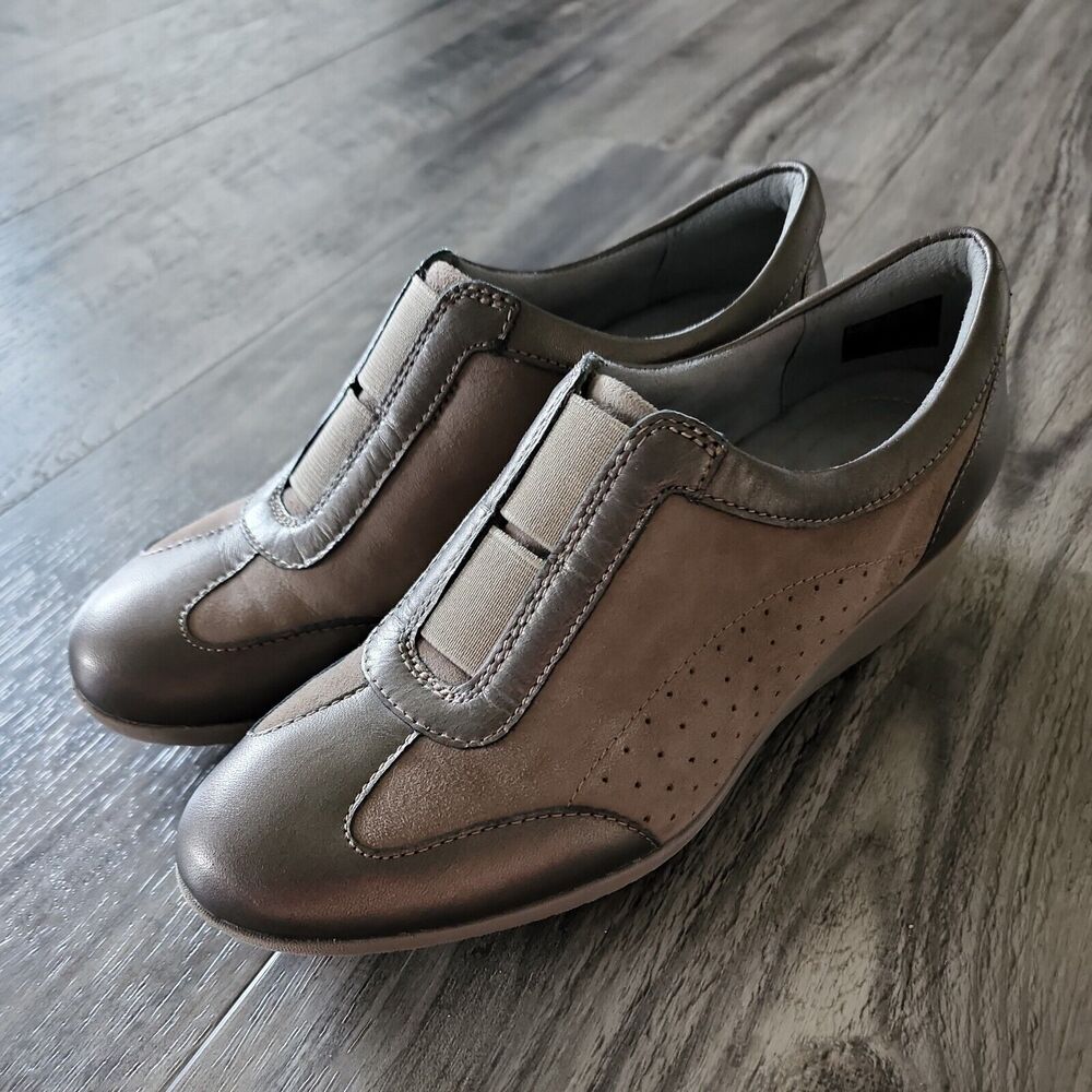 CLARKS Brown Suede Elastic Strap Oxfords Wedge Heel Walking Shoes Sneakers Sz 7 - Picture 1 of 7